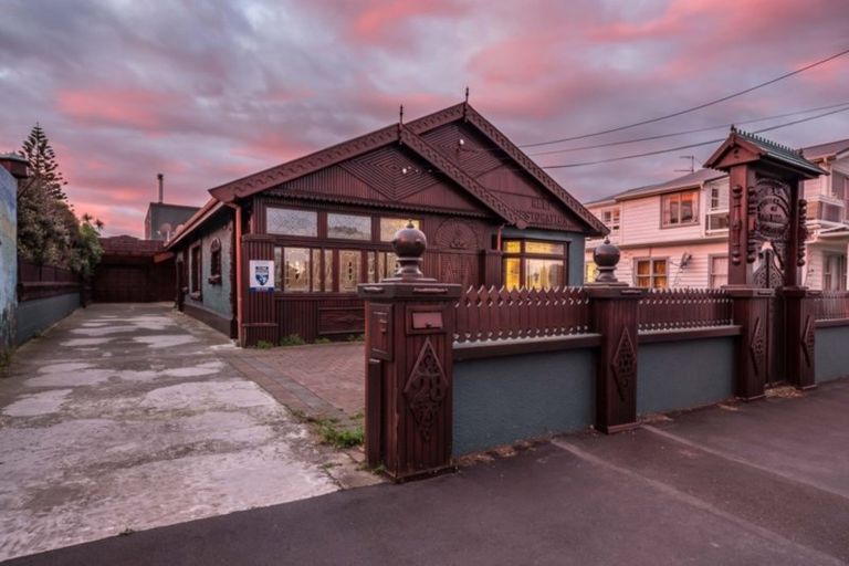 Photo of property in 28 Reef Street, Island Bay, Wellington, 6023
