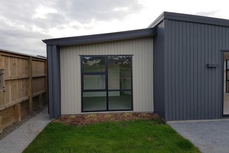 Photo of property in 10 Roto Lane, Pukekohe, 2120