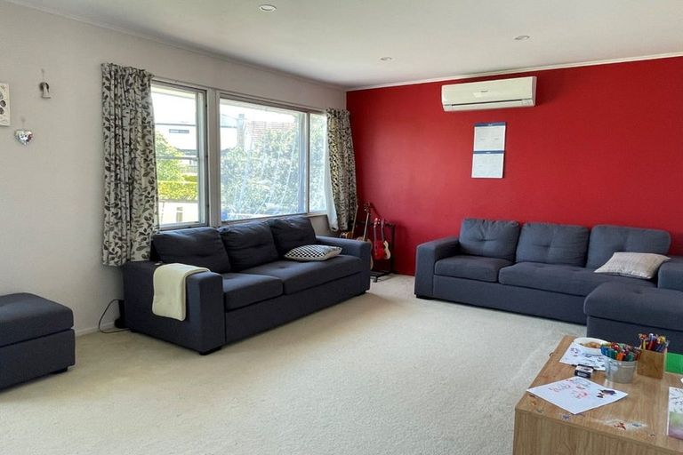 Photo of property in 8 Wyman Place, Pakuranga Heights, Auckland, 2010