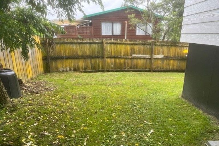 Photo of property in 2/34 Sandgate Avenue, Botany Downs, Auckland, 2010