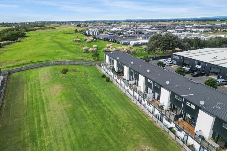 Photo of property in 18 Ashley Place, Papamoa Beach, Papamoa, 3118