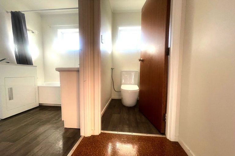 Photo of property in 4/318 Te Atatu Road, Te Atatu South, Auckland, 0610