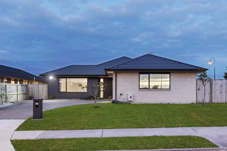 Photo of property in 14 Iwinuku Crescent, Wattle Downs, Auckland, 2103