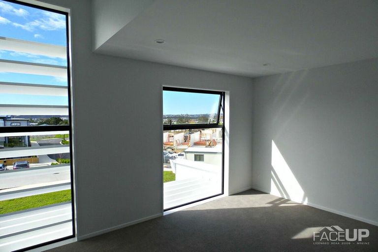 Photo of property in 4 Carder Court, Hobsonville, Auckland, 0618