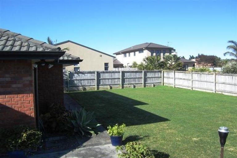 Photo of property in 38 Pitoitoi Avenue, Greenhithe, Auckland, 0632