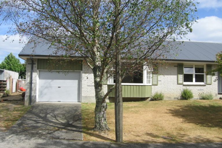 Photo of property in 5 Riverlea Way, Totara Park, Upper Hutt, 5018