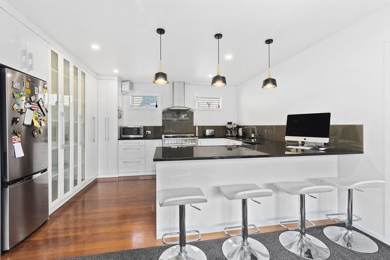 Photo of property in 8 Chatham Street, Berhampore, Wellington, 6023