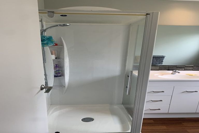 Photo of property in 11a Greta Place, Stanmore Bay, Whangaparaoa, 0932