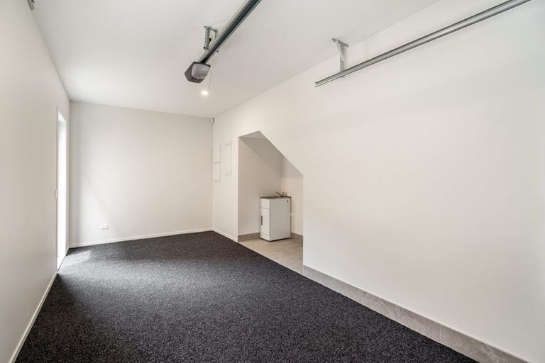 Photo of property in 6d Pax Avenue, Forrest Hill, Auckland, 0620