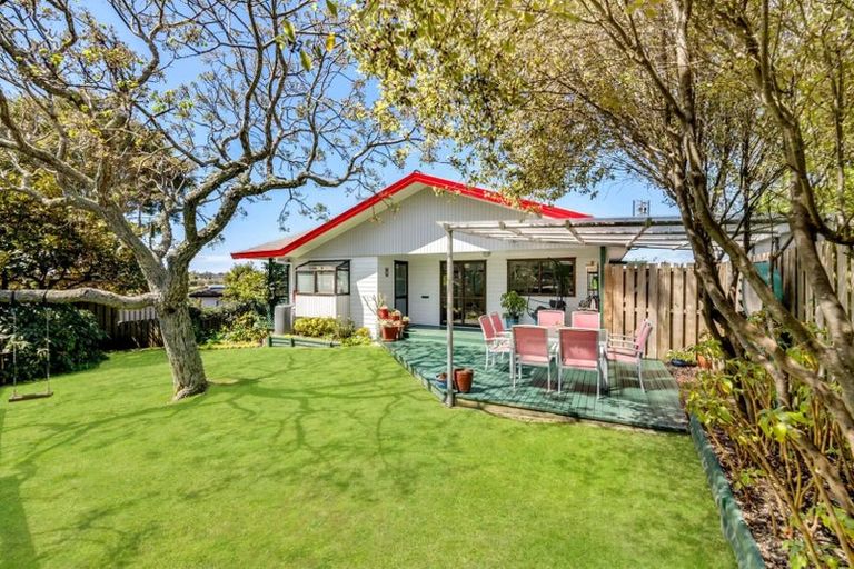 Photo of property in 25 Sandgate Avenue, Botany Downs, Auckland, 2010