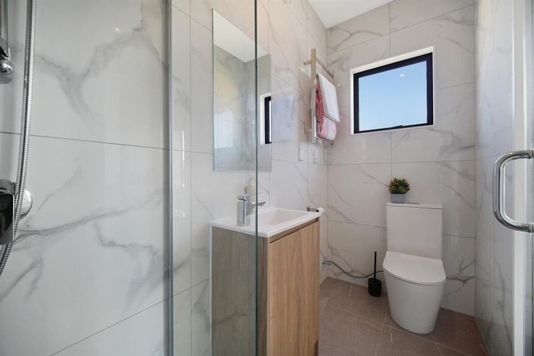 Photo of property in 22b Crestview Rise, Papakura, 2110