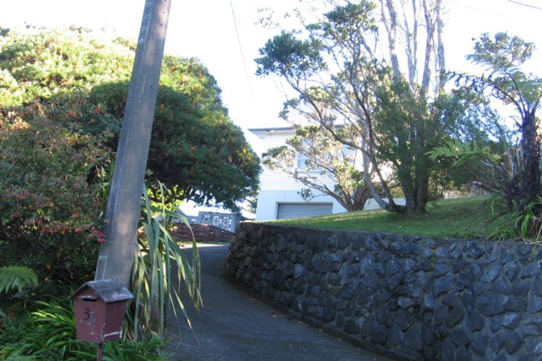 Photo of property in 33 Huntleigh Park Way, Ngaio, Wellington, 6035
