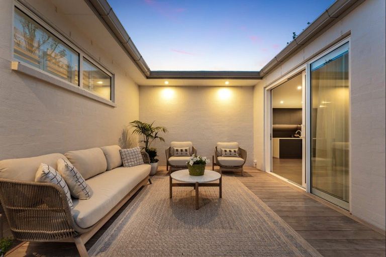 Photo of property in 32 Sandpiper Avenue, Point Wells, 0986