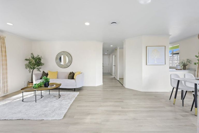 Photo of property in 14 Fernbrook Close, Burswood, Auckland, 2013