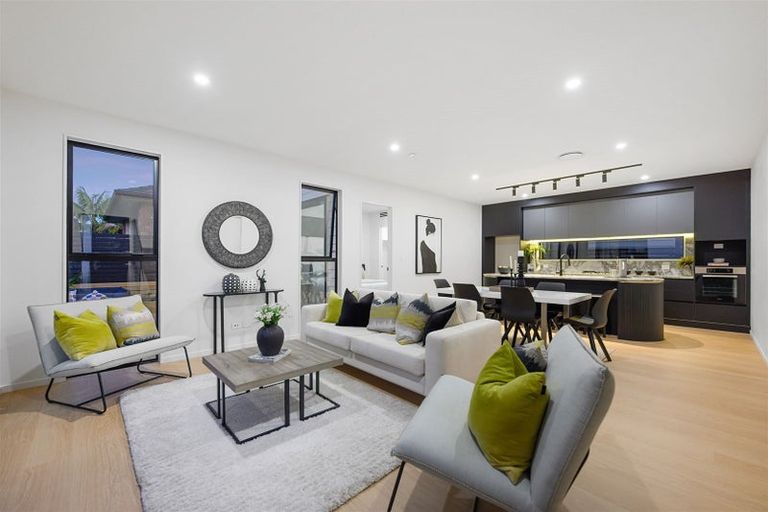 Photo of property in 7/5 Lemon Grove Lane, Greenhithe, Auckland, 0632