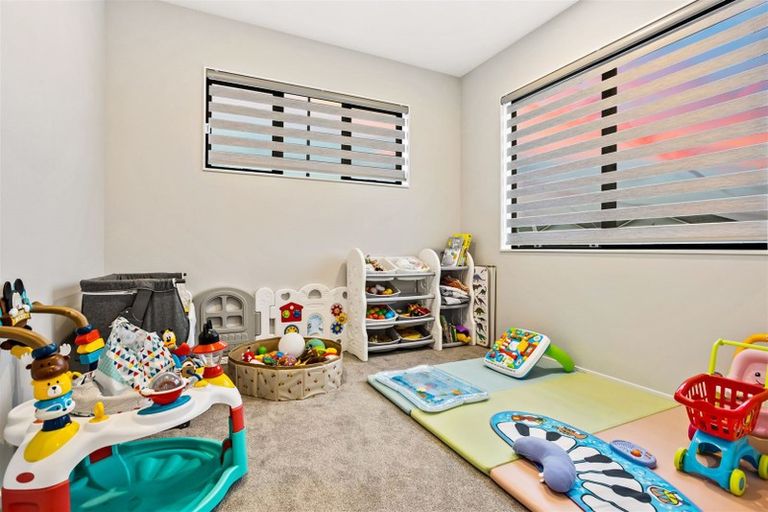 Photo of property in 37 Vinistra Road, Kumeu, 0810