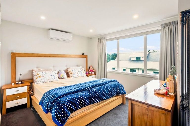 Photo of property in 395 Stokes Valley Road, Stokes Valley, Lower Hutt, 5019