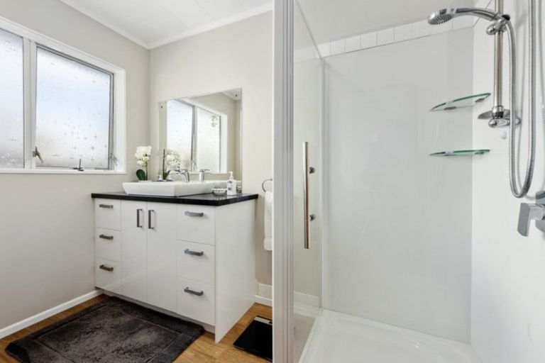 Photo of property in 28a Roband Crescent, Brown Owl, Upper Hutt, 5018