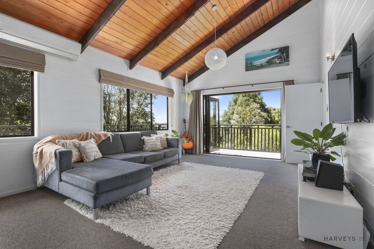 Photo of property in 12 Rimu Road, Oratia, Auckland, 0604