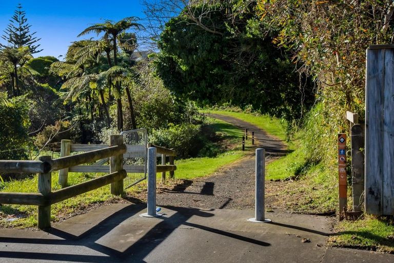 Photo of property in 3 Vancouver Place, Marfell, New Plymouth, 4310