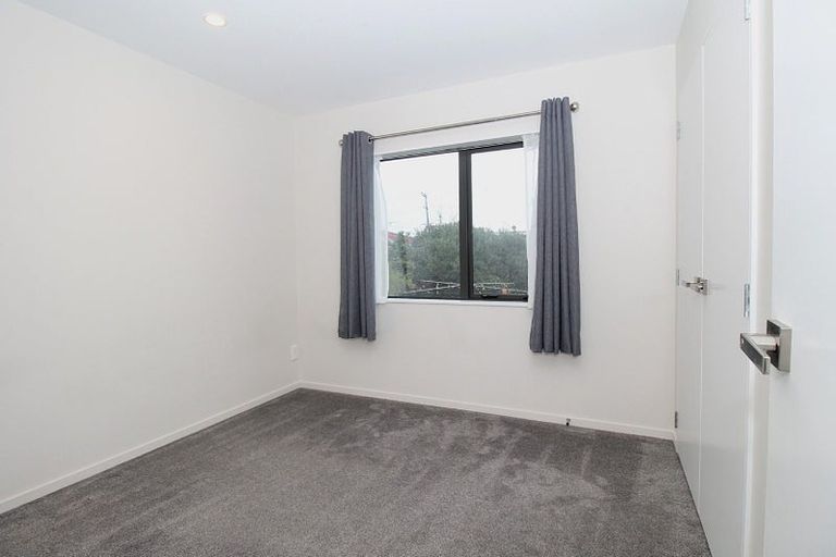 Photo of property in 4 Fruitvale Road, New Lynn, Auckland, 0600