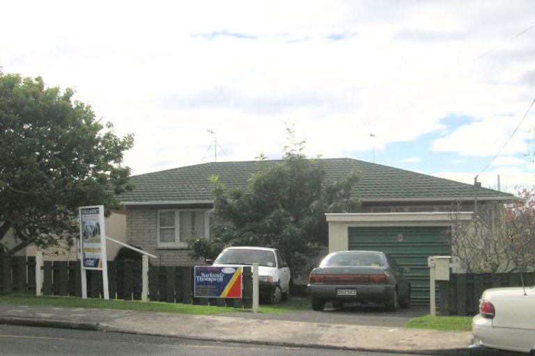 Photo of property in 2/203 Waimumu Road, Massey, Auckland, 0614