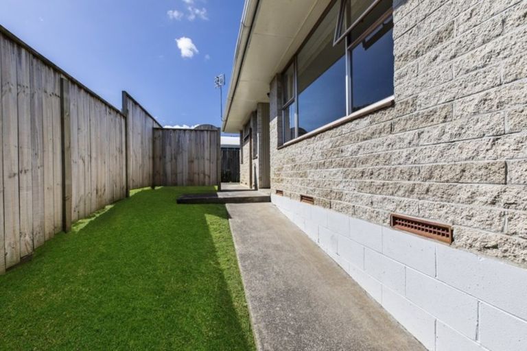 Photo of property in 2/28 Oakland Avenue, Papatoetoe, Auckland, 2025