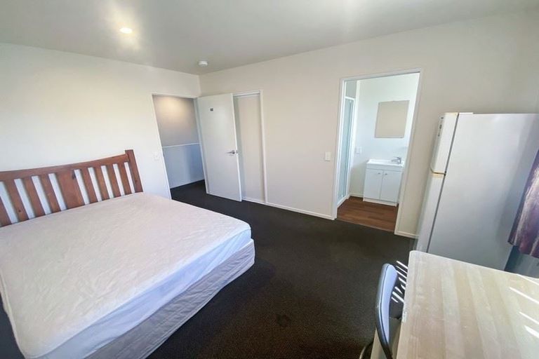 Photo of property in 100 Rattray Street, Riccarton, Christchurch, 8041