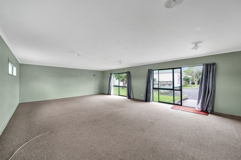 Photo of property in 153 Glover Road, Hawera, 4610