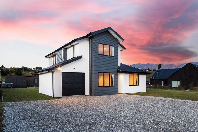 Photo of property in 4 Hewson Crescent, Lake Hawea, Wanaka, 9382