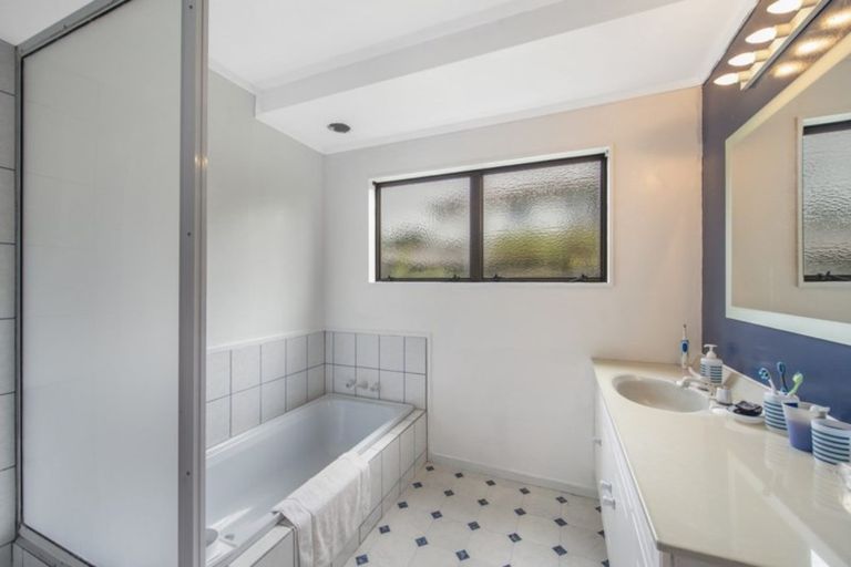 Photo of property in 10 Tupelo Street, Pukete, Hamilton, 3200