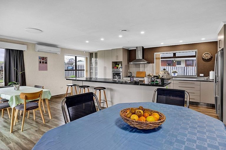 Photo of property in 20 Chartwell Drive, Eltham, 4322