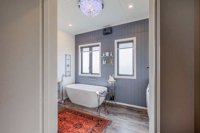 Photo of property in 100 Cole Street, Dannevirke, 4930