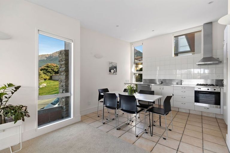 Photo of property in Rahiri Apartments, 4/23 Adelaide Street, Queenstown, 9300