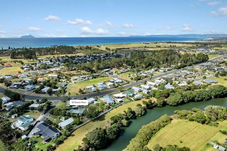 Photo of property in 18 Tamure Place, Ruakaka, 0116