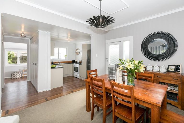 Photo of property in 23 Oxford Street, Fairfield, Hamilton, 3214