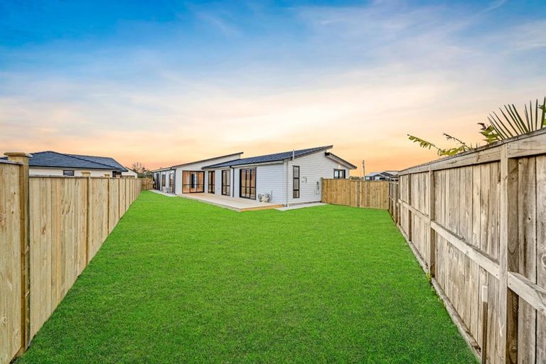 Photo of property in 5 Paihere Street, Huapai, Kumeu, 0810