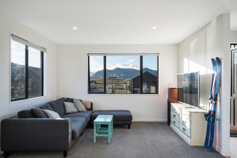 Photo of property in 39 Obelisk Street, Wanaka, 9305