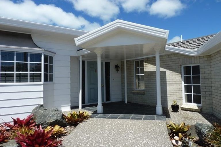Photo of property in 50 Wade River Road, Stanmore Bay, Whangaparaoa, 0932
