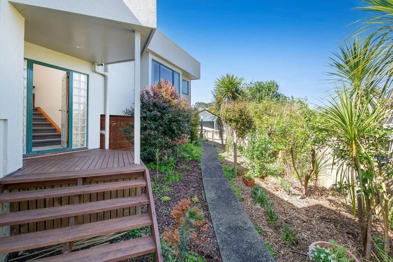 Photo of property in 13 Jelas Road, Red Beach, 0932