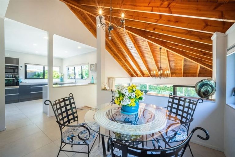 Photo of property in 16 Wainoni Heights, Greenhithe, Auckland, 0632