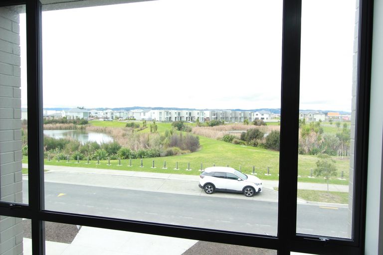 Photo of property in 9 Karokaro Road, Takanini, 2112