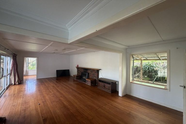 Photo of property in 13a Seaview Road, Marfell, New Plymouth, 4310