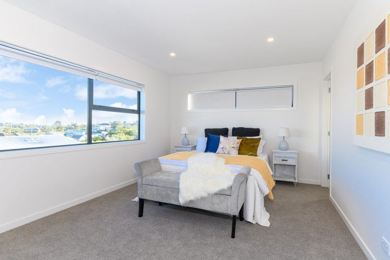 Photo of property in 952b East Coast Road, Northcross, Auckland, 0632