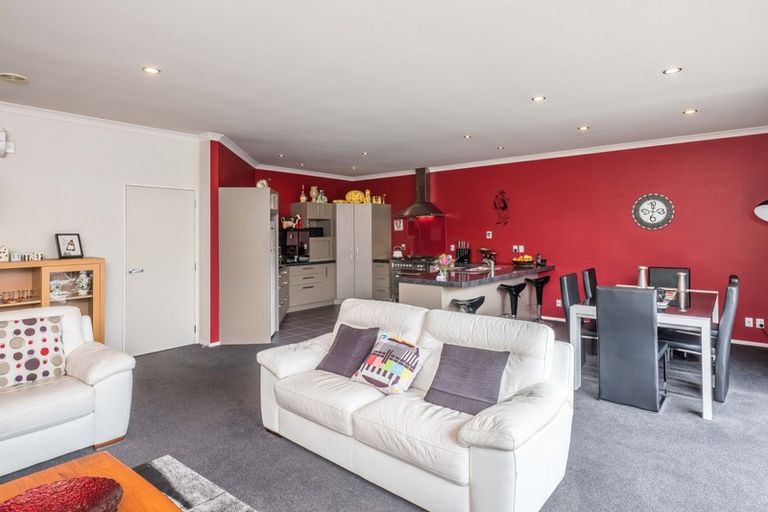 Photo of property in 19 Matuku Place, Paraparaumu Beach, Paraparaumu, 5032