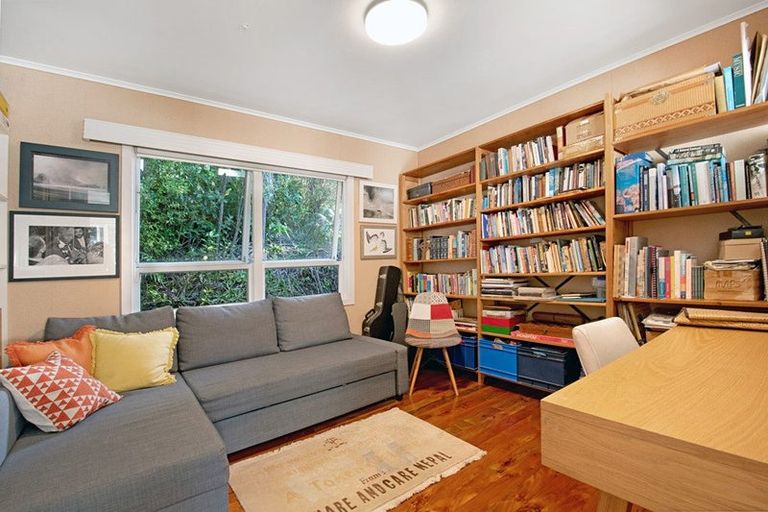 Photo of property in 80 Mountain Road, Henderson Valley, Auckland, 0612