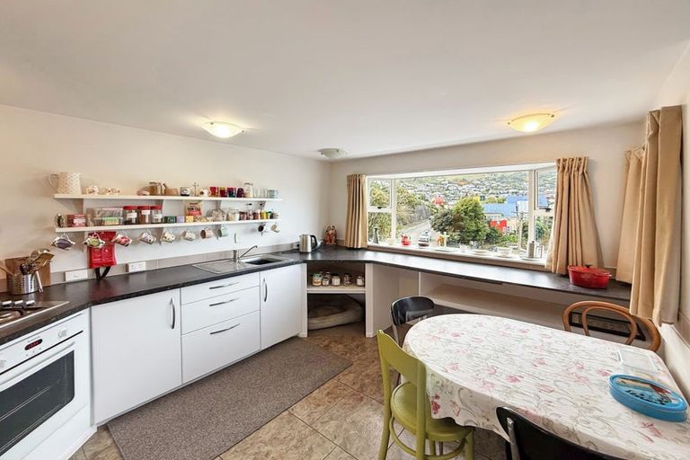 Photo of property in 1 Hawkhurst Road, Lyttelton, 8082