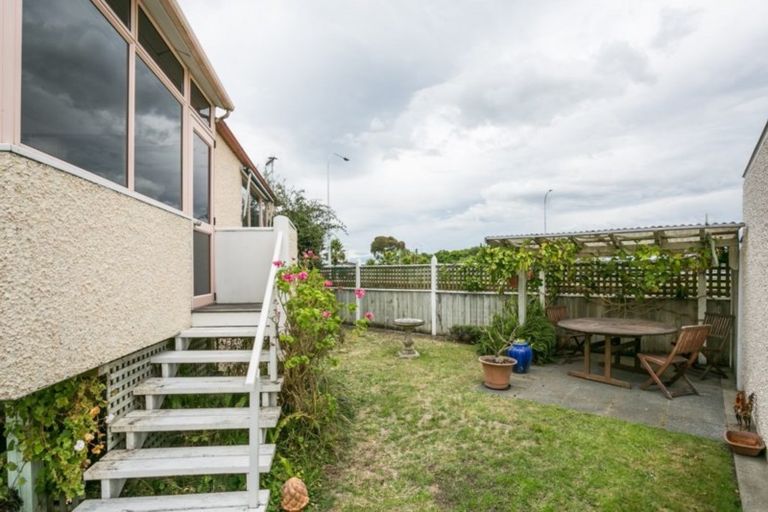 Photo of property in 11/180 Charles Street, Westshore, Napier, 4110