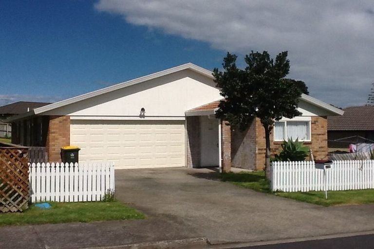 Photo of property in 108 Pitt Avenue, Clendon Park, Auckland, 2103