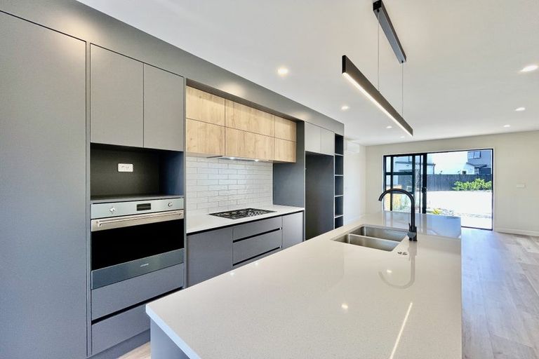 Photo of property in 9 Resnik Crescent, Kumeu, 0810